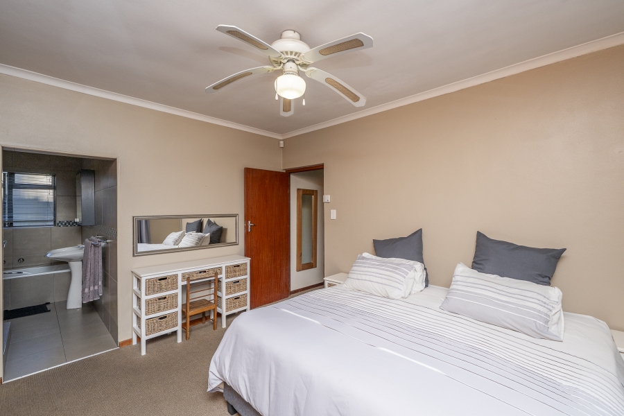 5 Bedroom Property for Sale in Protea Heights Western Cape